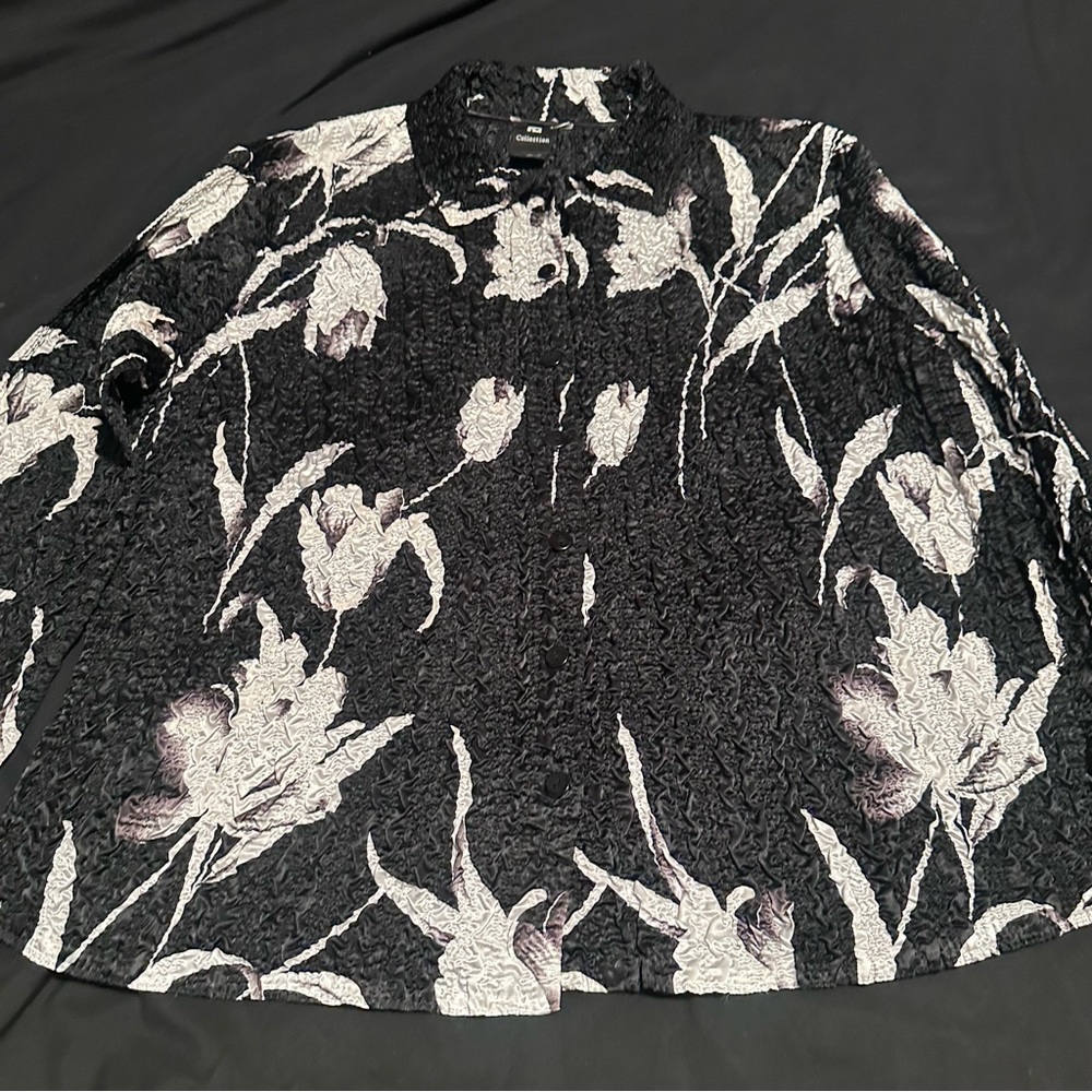 Black and White Floral Button Down Shirt - Picture 2 of 6